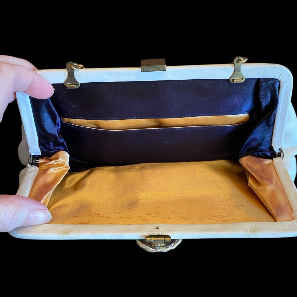✨ Gorgeous Mid-Century Vintage White Frame Clutch ✨ - Picture 3 of 5